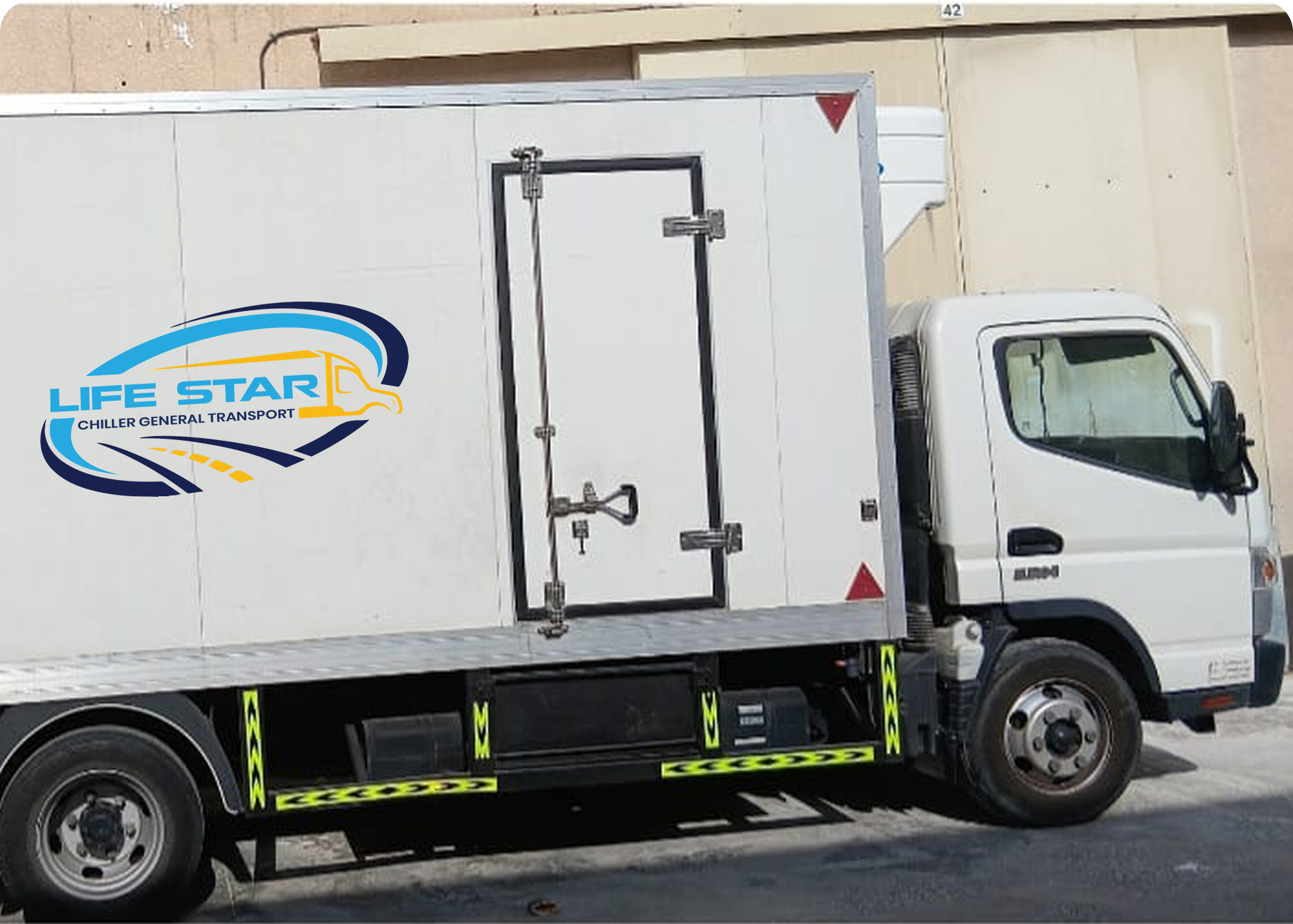 Refrigerated cargo truck in Abu Dhabi providing reliable refrigerated transport with secure and efficient delivery solutions.