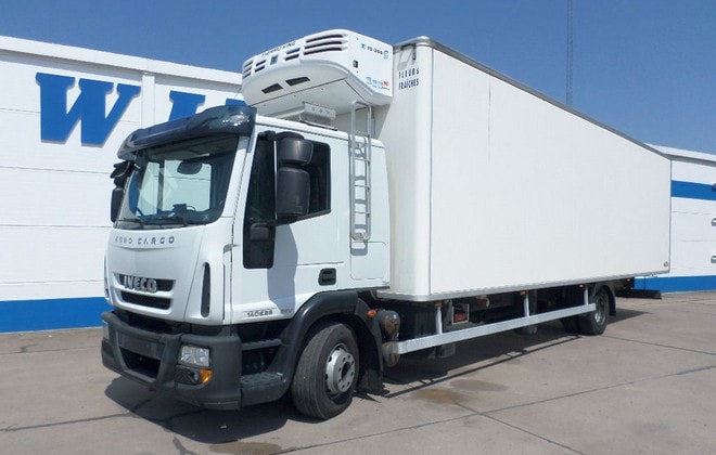 Modern chiller truck in Dubai and Abu Dhabi designed for reliable refrigerated transport, keeping food, catering supplies, and pharmaceuticals fresh with advanced cooling systems across UAE routes.